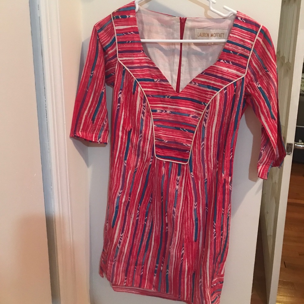 Lauren Moffatt quarter sleeve bright dress!